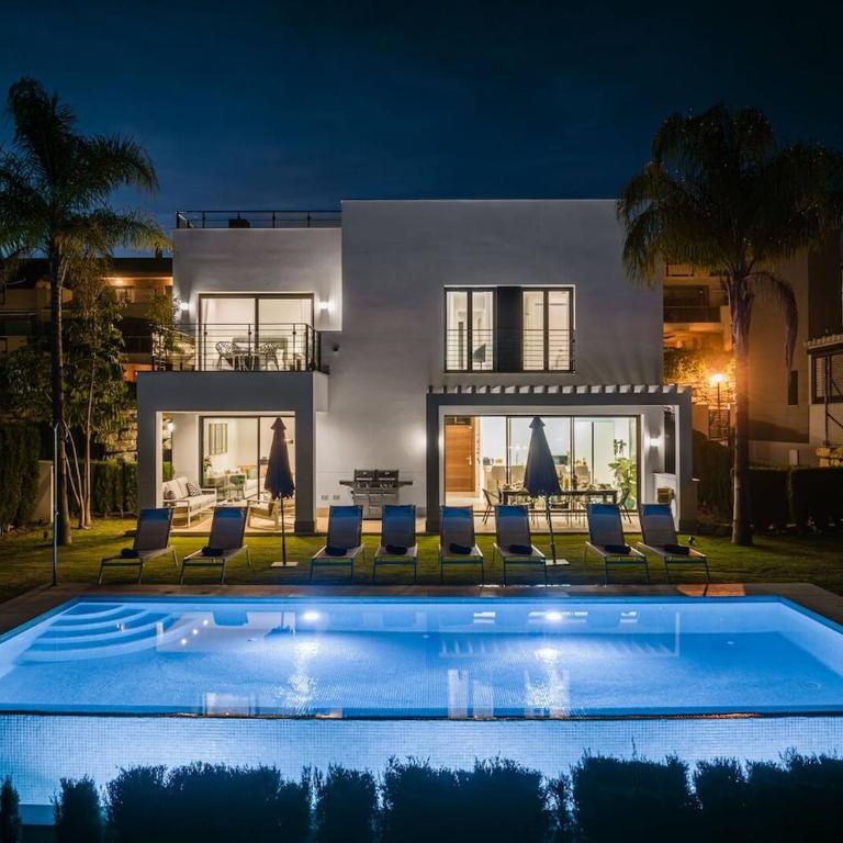 Golf-Front Villa Private Pool Sleeps 8 - Apartment - 31