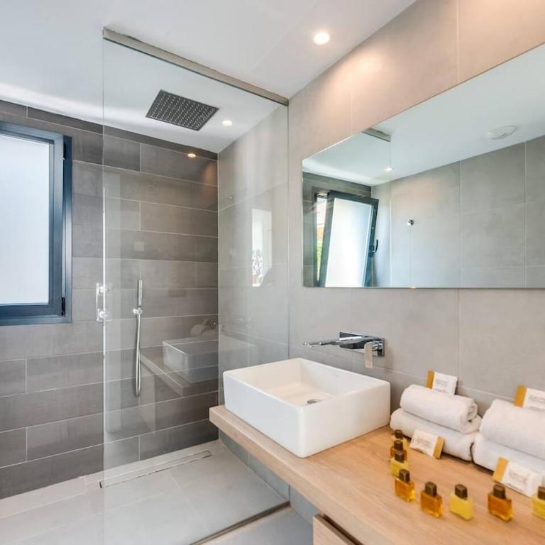 Golf-Front Villa Private Pool Sleeps 8 - Apartment - 36