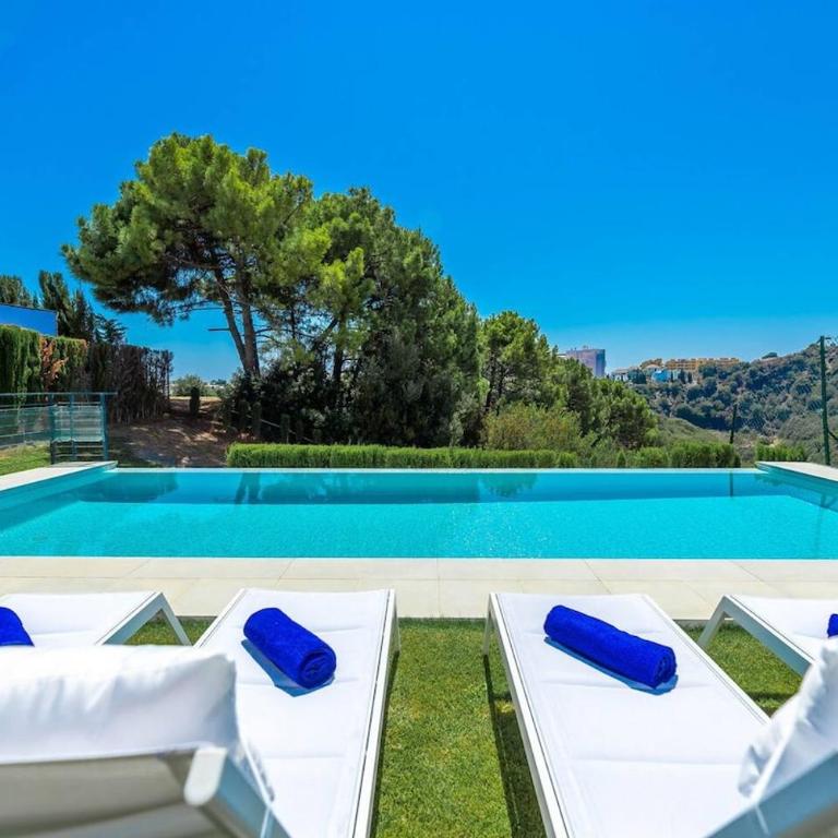 Golf-Front Villa Private Pool Sleeps 8 - Apartment - 40