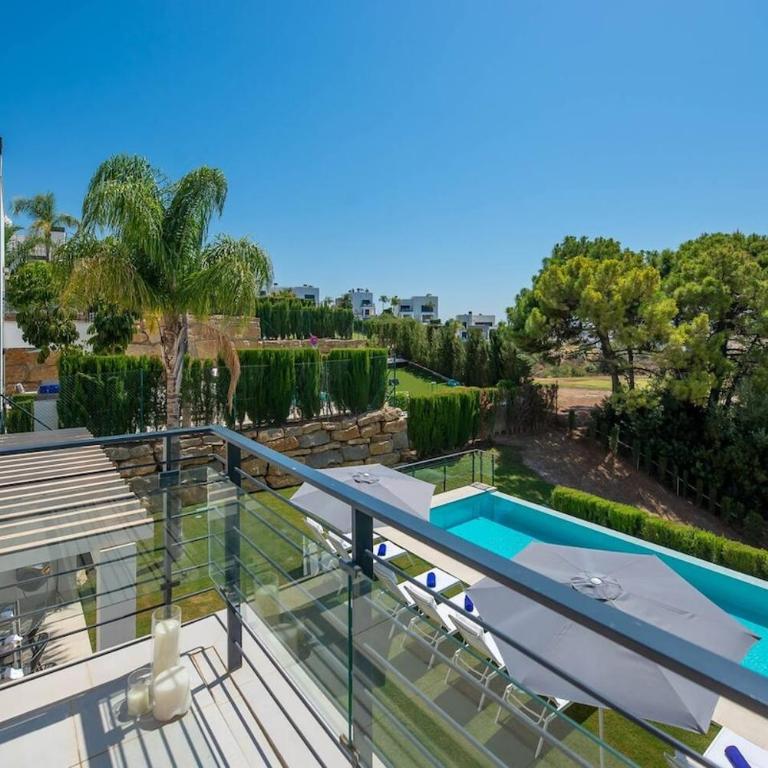 Golf-Front Villa Private Pool Sleeps 8 - Apartment - 42