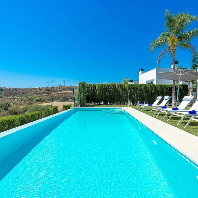 Golf-Front Villa Private Pool Sleeps 8 - Apartment - 45