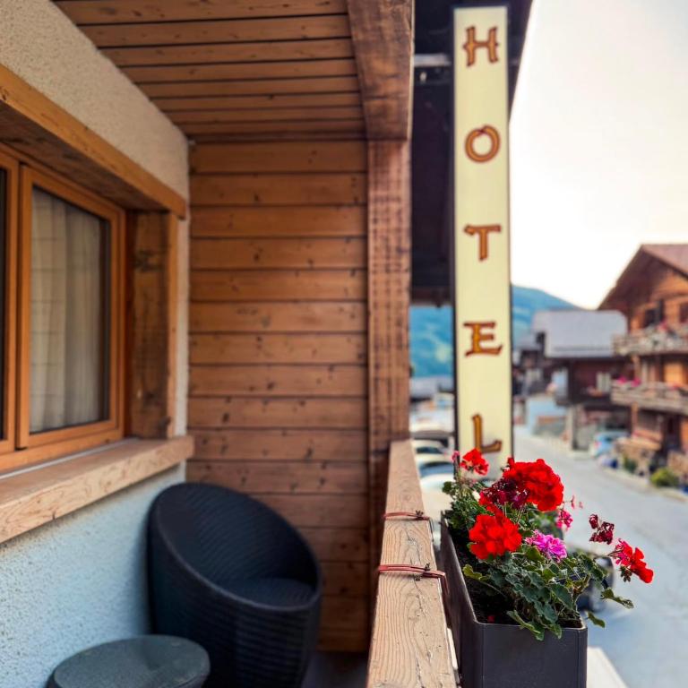 Le Refuge Hotel Restaurant - Familienzimmer mit Balkon - 9