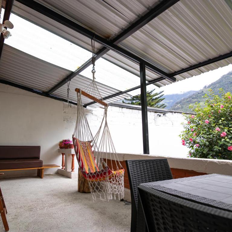 Spacious house with BBQ, patio & mountain views - Casa de 2 dormitorios - 9