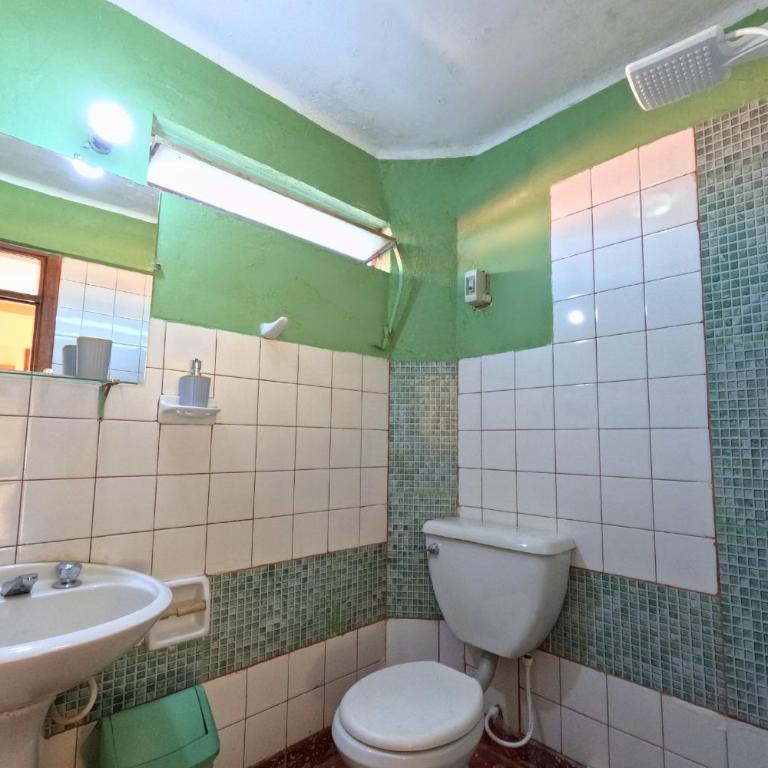 Habitaciones privadas y familiares con parqueo en Tarija - Habitación Doble con baño privado - 1