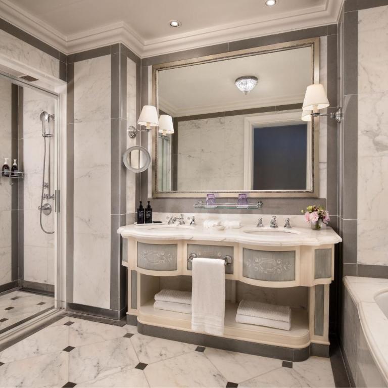 The St. Regis Florence - Arno River Deluxe, Guest room, One King - 1