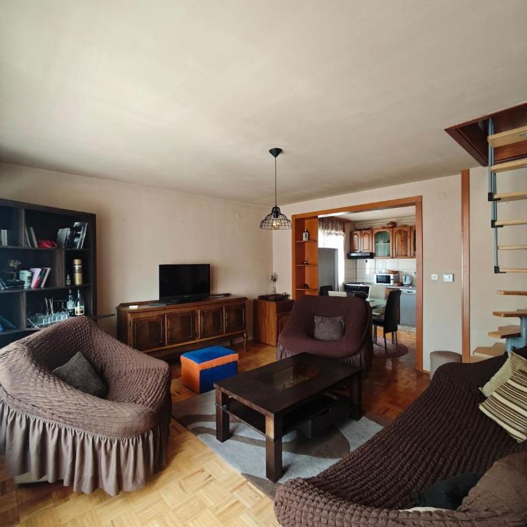 Large apartment in Velešići private house - Apartman sa 3 Spavaće Sobe i Balkonom - 1