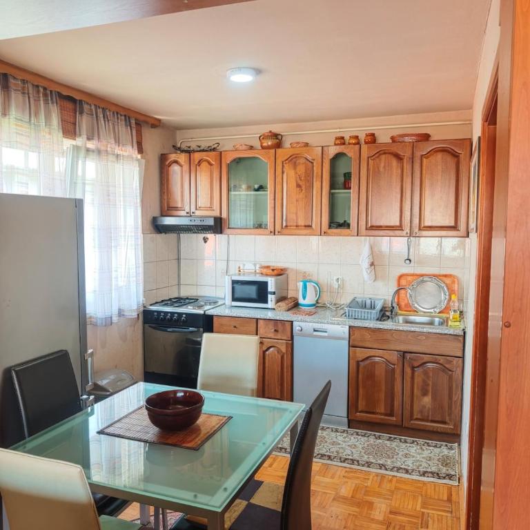 Large apartment in Velešići private house - Apartman sa 3 Spavaće Sobe i Balkonom - 17