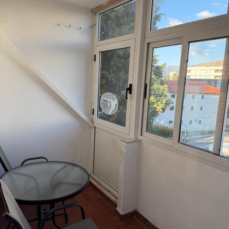 Emama Residence Mostar - Apartman sa 2 Spavaće Sobe i Balkonom - 13
