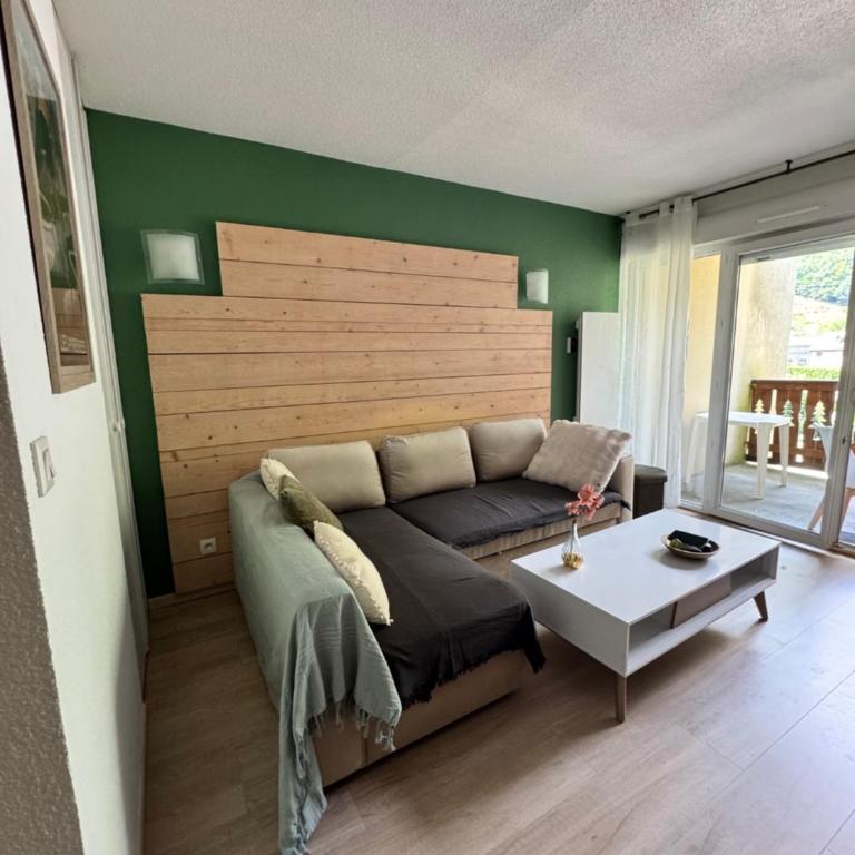 Bagnères-de-Luchon de Luchon T3 vue montagne 15 minutes station de ski, piscine de juin - septembre - Appartement 2 Chambres - 45