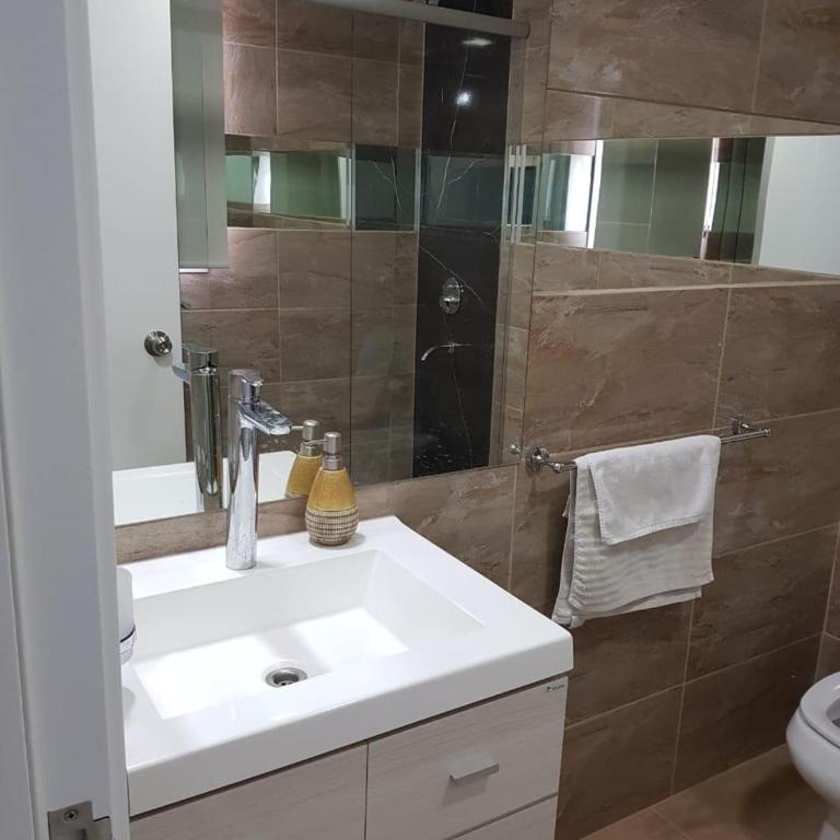 Departamento Esquinero en el Centro de Villa Carlos Paz - Apartamento de 2 dormitorios - 10