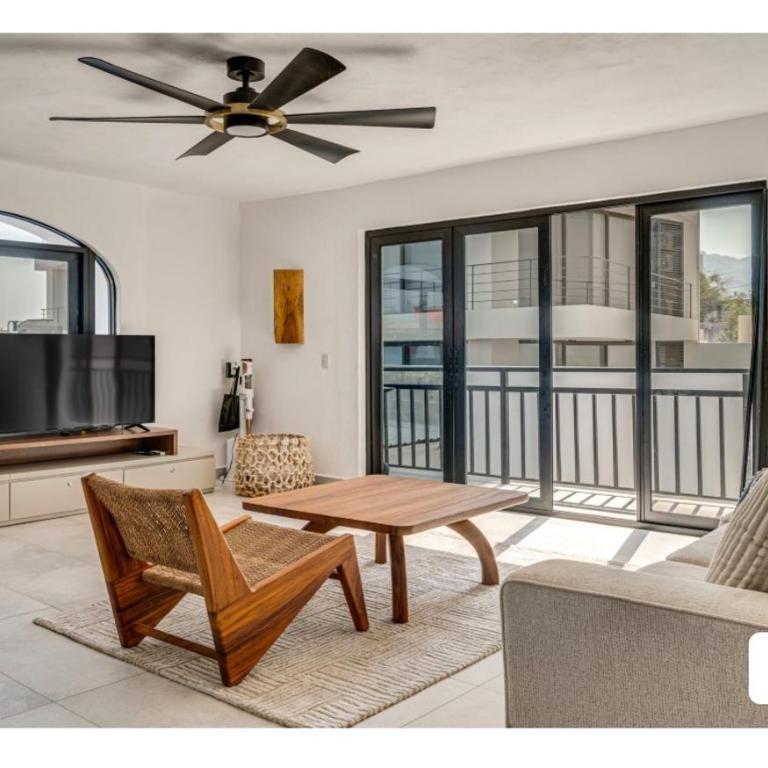 Contemporary 2BR Oasis Near Camarones Beach & Malecón - Apartment mit 2 Schlafzimmern - 6