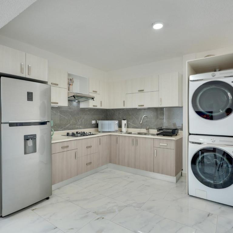 Stylish & Spacious Unit w/ Deck in Cuernavaca - Casa - 4