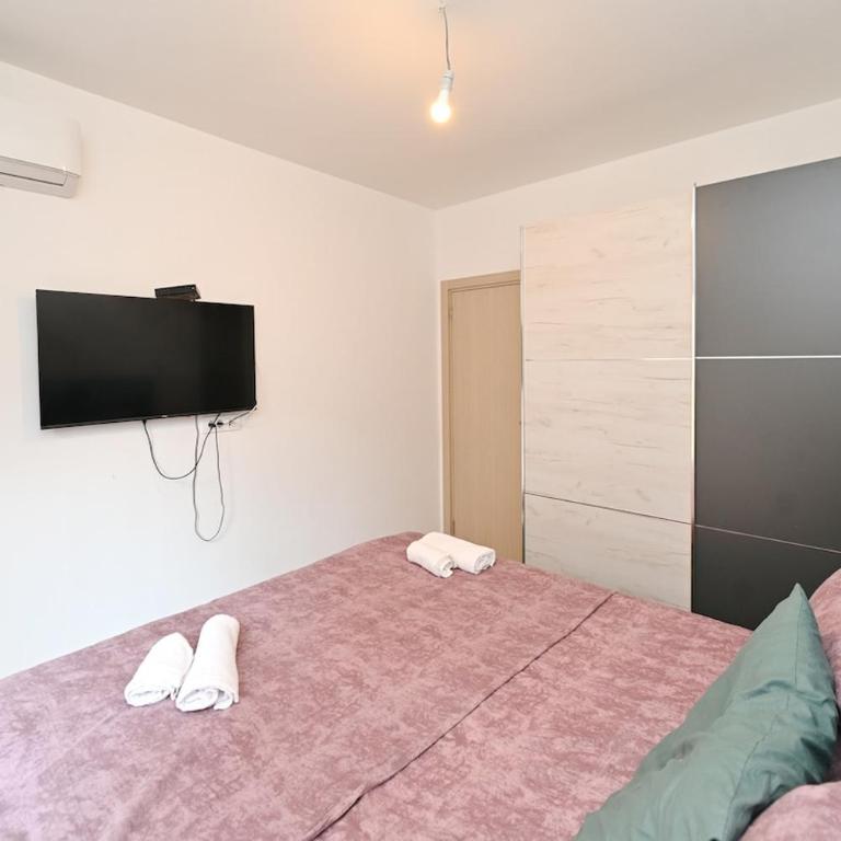 VAB Apartment - Two-Bedroom Apartment with Terrace - 17