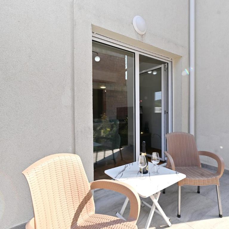 VAB Apartment - Two-Bedroom Apartment with Terrace - 27