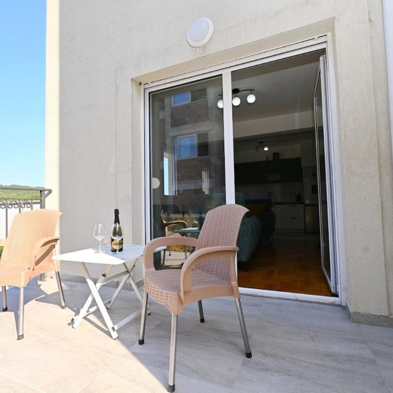 VAB Apartment - Two-Bedroom Apartment with Terrace - 28