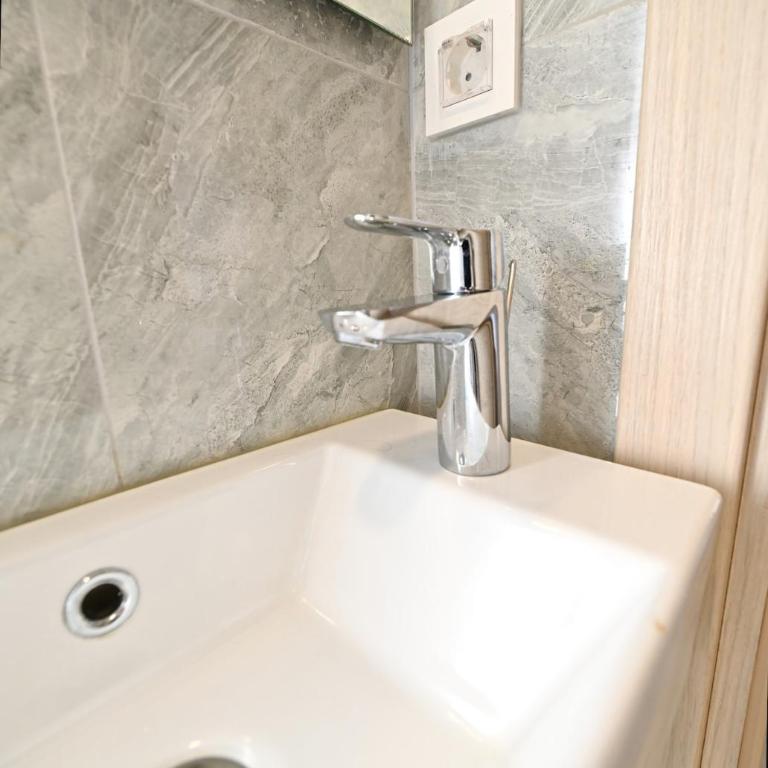 VAB Apartment - Two-Bedroom Apartment with Terrace - 35