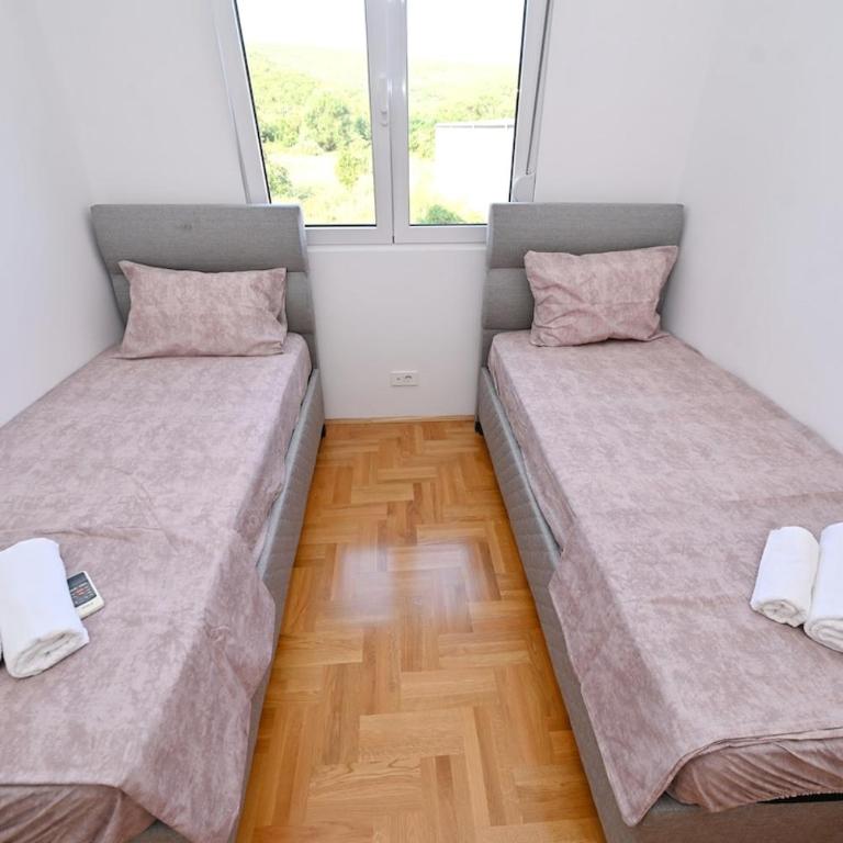 VAB Apartment - Two-Bedroom Apartment with Terrace - 58