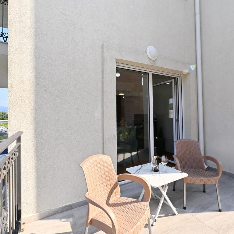 VAB Apartment - Two-Bedroom Apartment with Terrace - 65