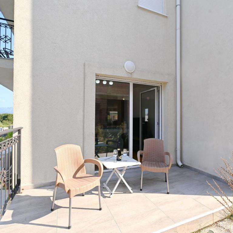 VAB Apartment - Two-Bedroom Apartment with Terrace - 66
