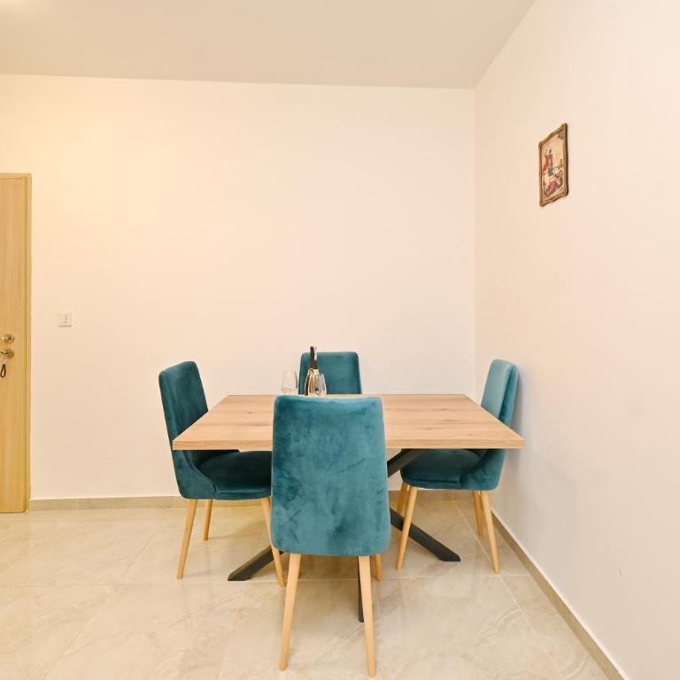 VAB Apartment - Two-Bedroom Apartment with Terrace - 73
