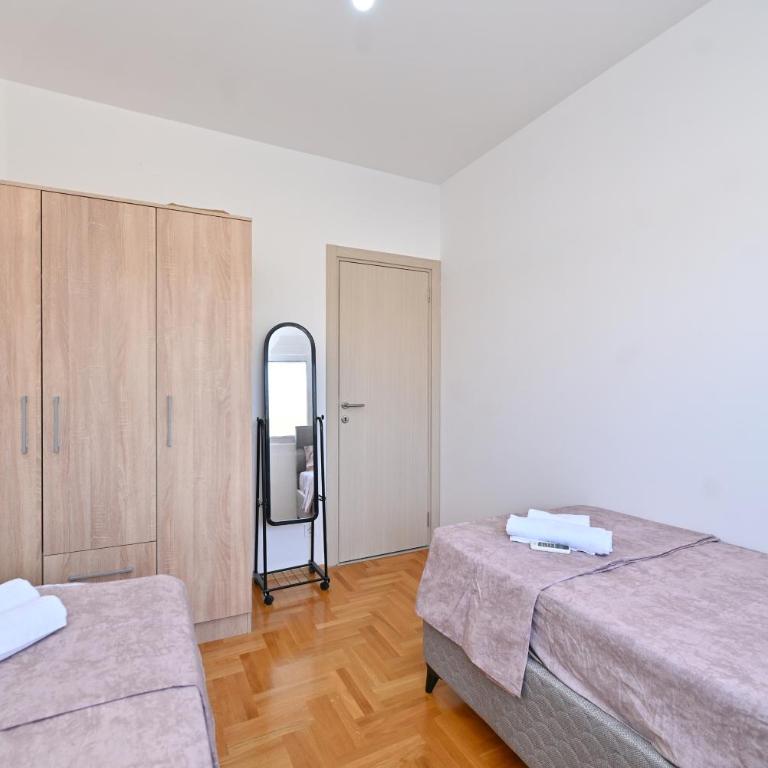 VAB Apartment - Two-Bedroom Apartment with Terrace - 80