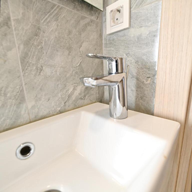 VAB Apartment - Two-Bedroom Apartment with Terrace - 81
