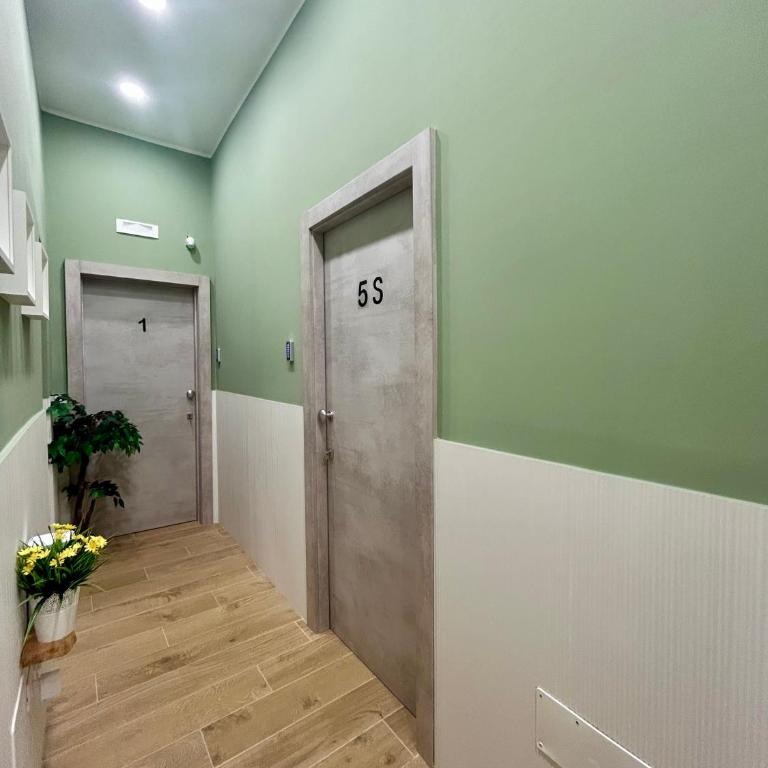 MERY&INES guest house Central Station - Camera Singola con Bagno Privato - 4