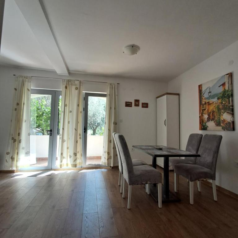 Resort "Maslinjak" - Apartman s 1 Spavaćom Sobom i Pogledom na Bazen - 2