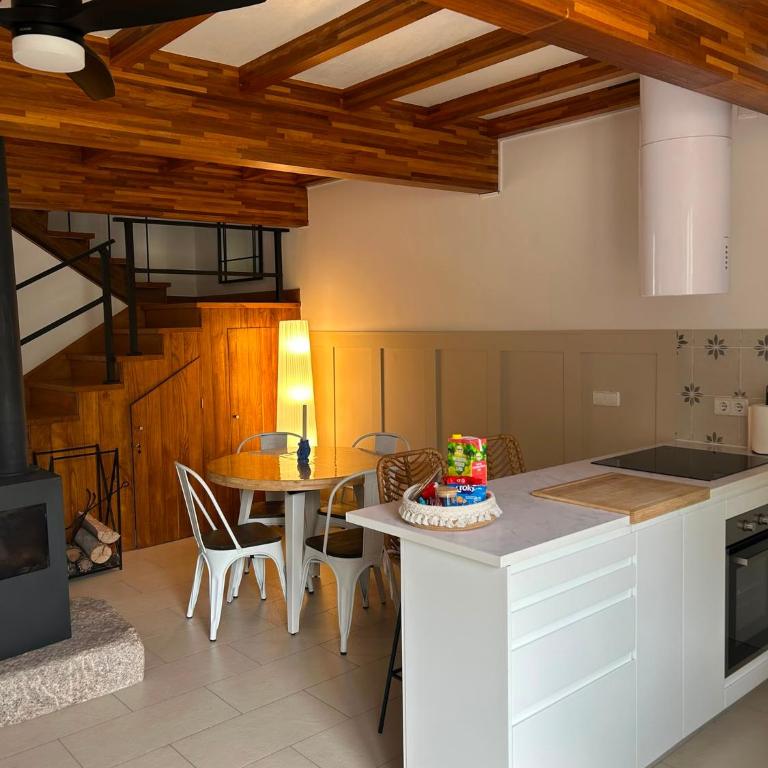 Encantadora Villa de Piedra con Jardín y Chimenea - Casa Unifamiliar de 2 dormitorios - 35