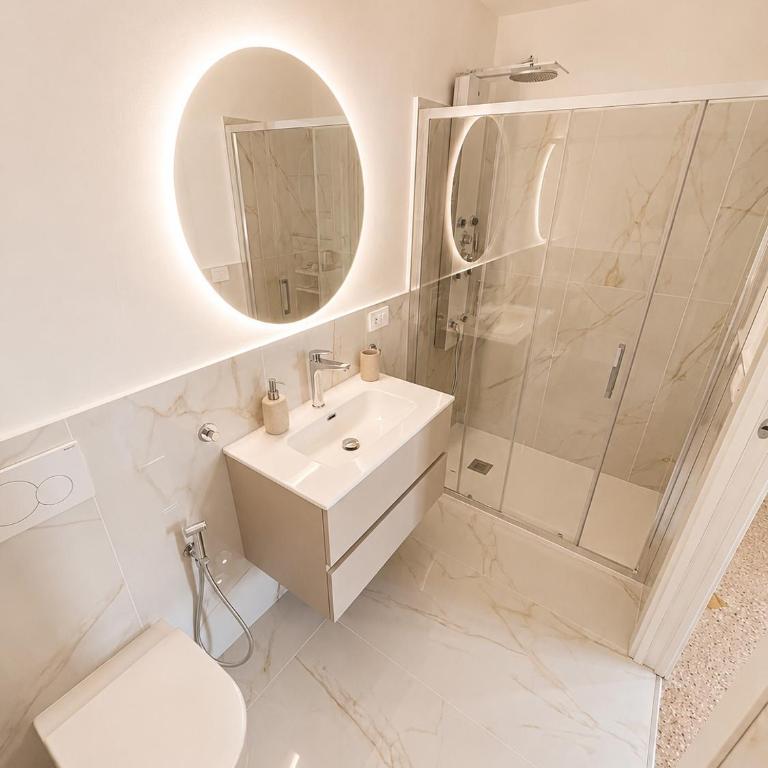 DimoraLeTreMuse Guesthouse - Camera Matrimoniale con Bagno Privato - 3