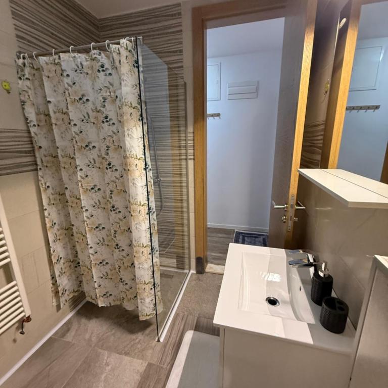 Daky Home 3 near Airport,tram and City Center - Apartman sa 1 Spavaćom Sobom - 13