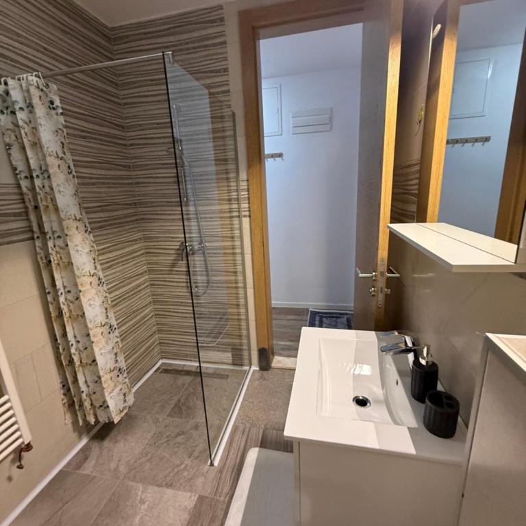 Daky Home 3 near Airport,tram and City Center - Apartman sa 1 Spavaćom Sobom - 14