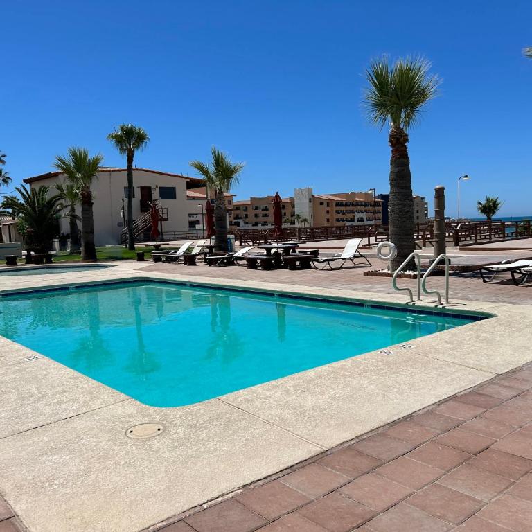 Super Beachfront Condo Ground Level on Sandy Beach - Apartamento - 15
