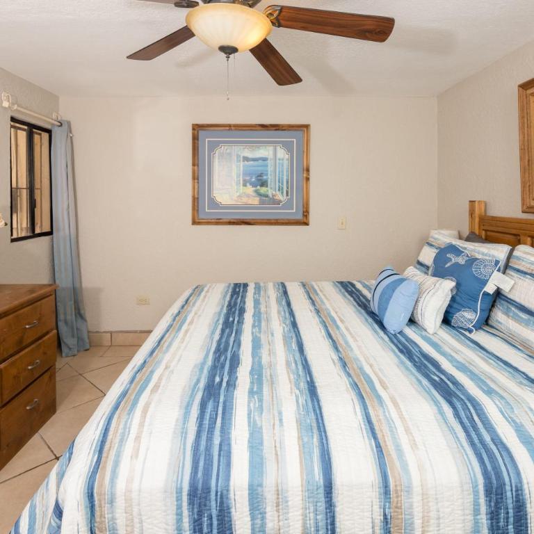 Super Beachfront Condo Ground Level on Sandy Beach - Apartamento - 23