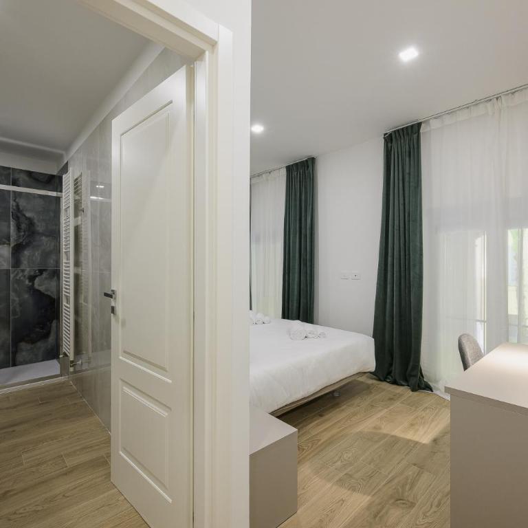 Guido Reni Suites - Royal Quadrivio - Camera Matrimoniale con Bagno Privato - 5