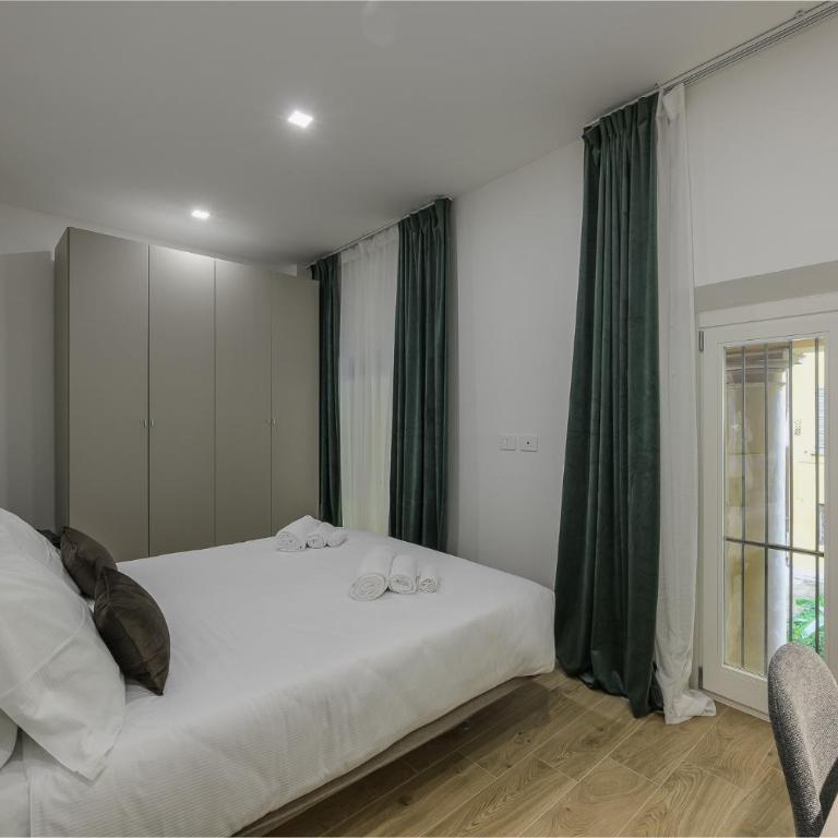 Guido Reni Suites - Royal Quadrivio - Camera Matrimoniale con Bagno Privato - 1