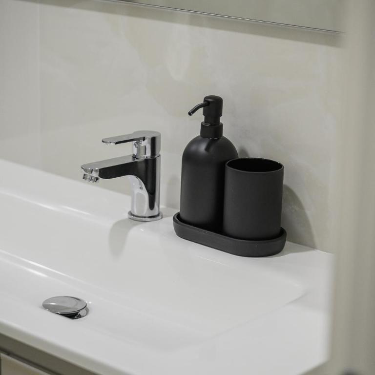 Guido Reni Suites - Royal Quadrivio - Camera Matrimoniale con Bagno Privato - 13
