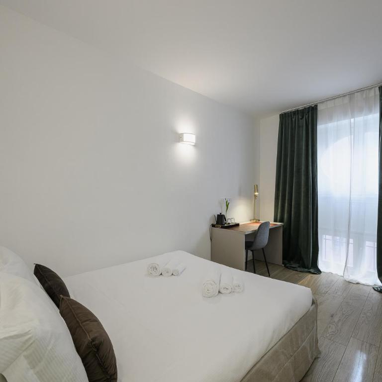 Guido Reni Suites - Royal Quadrivio - Camera Matrimoniale con Bagno Privato - 1