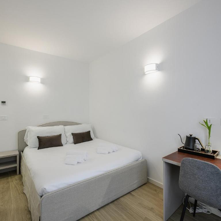 Guido Reni Suites - Royal Quadrivio - Camera Matrimoniale con Bagno Privato - 2
