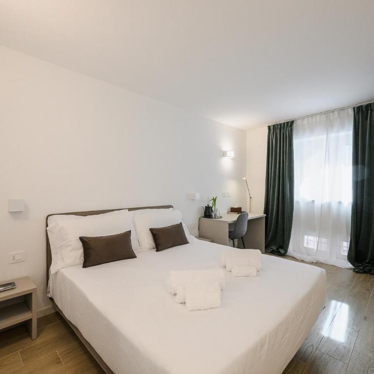 Guido Reni Suites - Royal Quadrivio - Camera Matrimoniale con Bagno Privato - 1