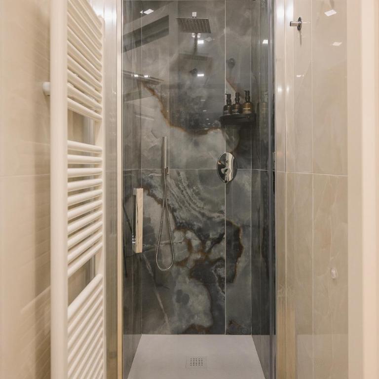 Guido Reni Suites - Royal Quadrivio - Camera Matrimoniale con Bagno Privato - 7