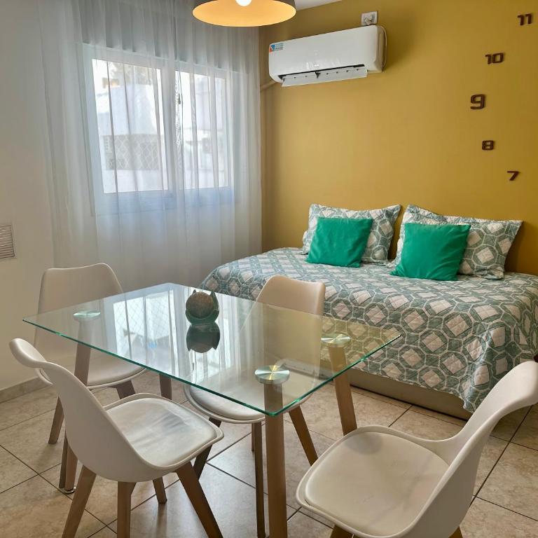 Urban Alberdi Dpto con cochera, pileta y seguridad 24 hs cerca de Plaza de la Música, Hospital de Clínicas , Nuevocentro Shopping, Hotel Quinto Centenario - One-Bedroom Apartment - 2