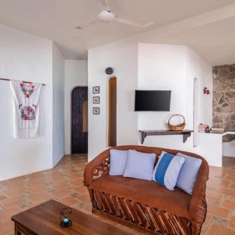 Garden-Level Apt Pool Sea Views & Quiet Street - Apartment - 14