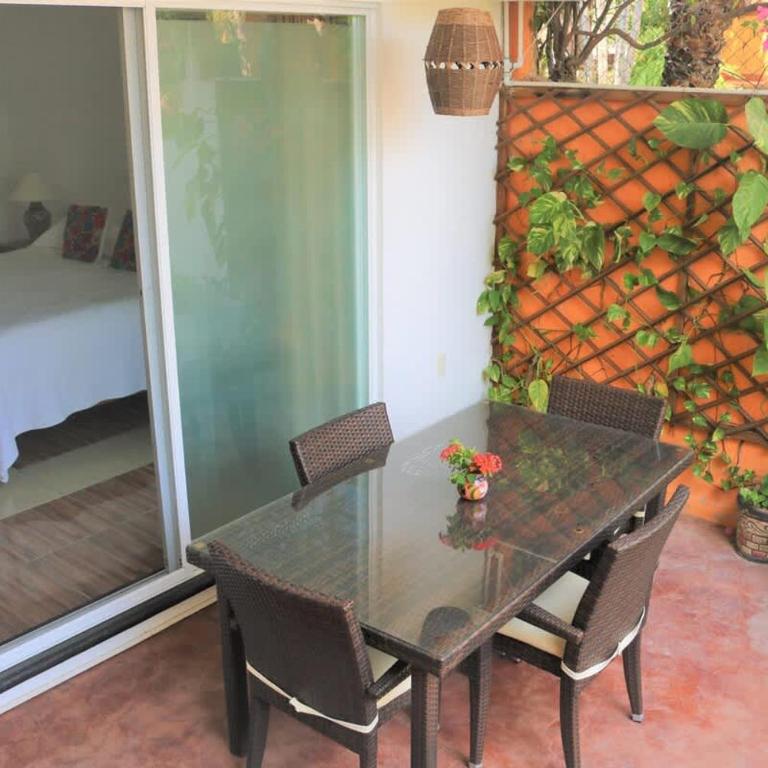Oceanfront 2BR Pool Palapa & Steps to Beach - Appartement - 11