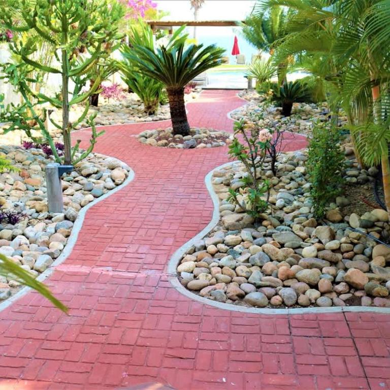 Oceanfront 2BR Pool Palapa & Steps to Beach - Appartement - 17