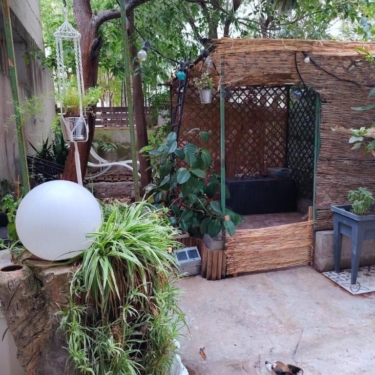 Chambre au calme avec jardin idéalement situé - Chambre Double avec Salle de Bains Commune - 3