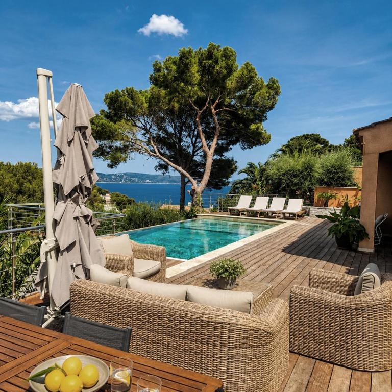 Villa Bellevue, magnifique vue mer! Piscine chauffée, à10 mns de la plage et du centre! - Villa - 45