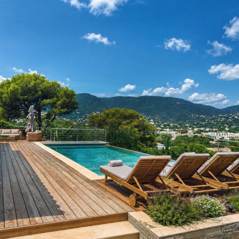 Villa Bellevue, magnifique vue mer! Piscine chauffée, à10 mns de la plage et du centre! - Villa - 3