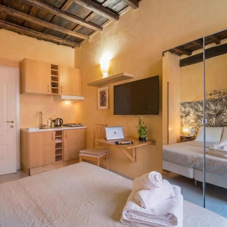TrinitaDeiMonti Guest House - Camera Economy con Bagno Privato Esterno - 9