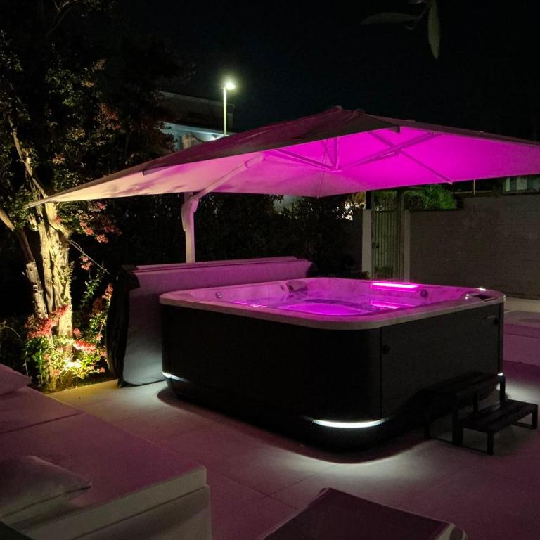 Villa Karina - Luxury Suite, Jacuzzi Pool & Garden Ostia Rome - Two-Bedroom Villa - 16